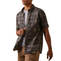 Ariat Men's Wrinkle Resist Short Sleeve Serape Island Stretch Modern Fit Button-Down Shirt